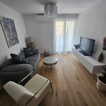 Apartment Charming Apartment Mari Znjan